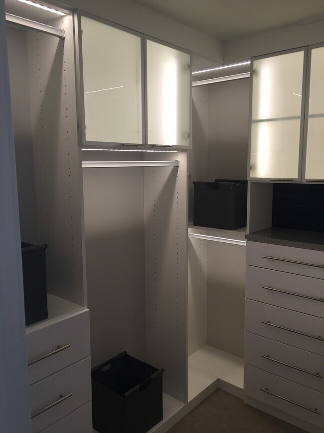 Building Photo - 826 Brickyard Ln