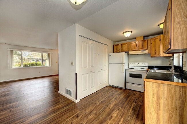 Building Photo - Lynnwood Duplex