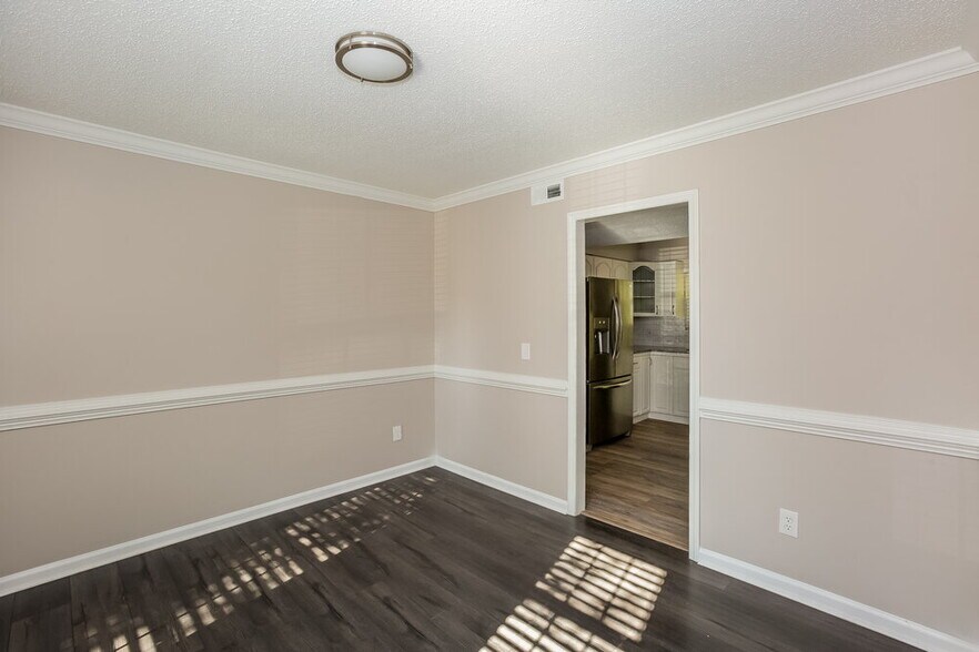 Building Photo - 1833 Middlebury Ct