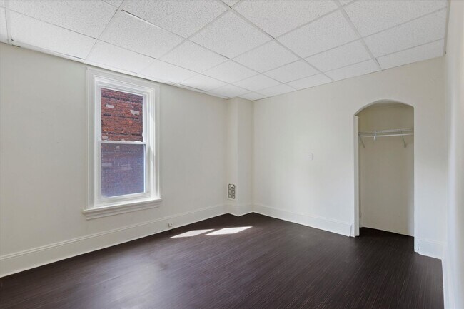 Building Photo - 437 S 14th St