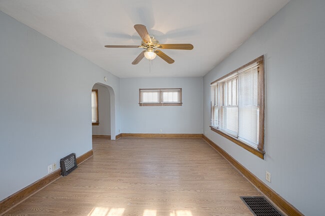 Building Photo - 2308 Fremont St