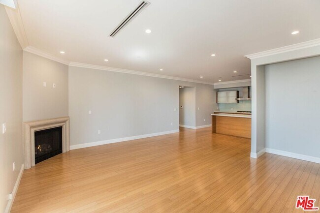 Building Photo - 1283 Havenhurst Dr