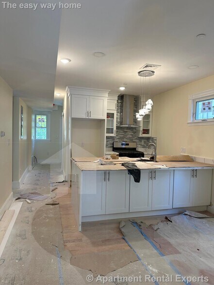 Building Photo - 32 Putnam Ave