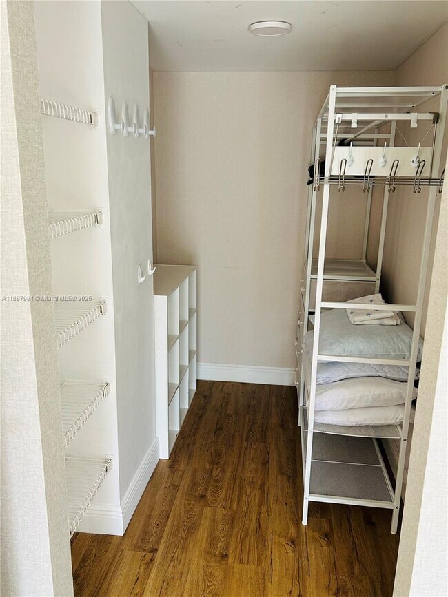 Building Photo - 17021 N Bay Rd