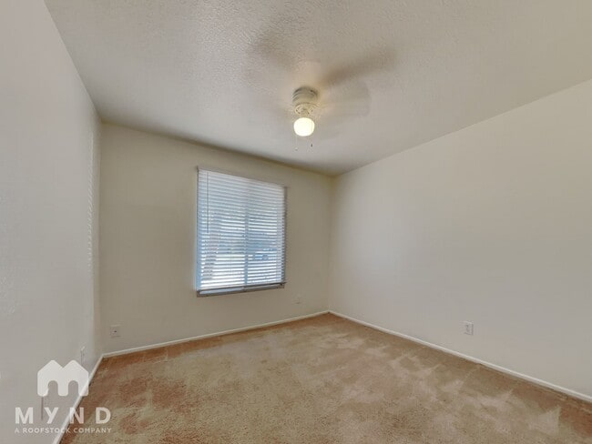 Building Photo - 2121 W Morrow Dr