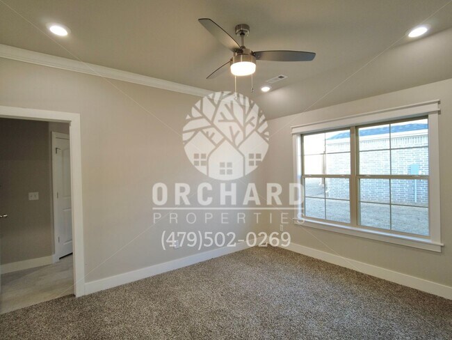 Building Photo - Single-Family Home- Sought After Huntley Plan