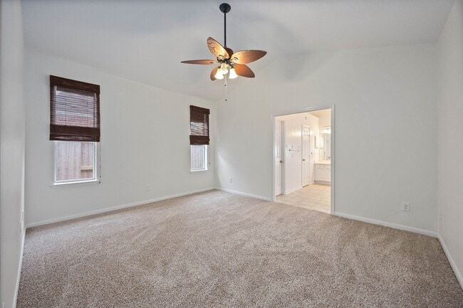 Building Photo - 8615 Saratoga Dr