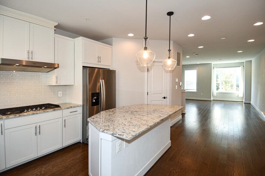 Building Photo - 2421 Auden Dr