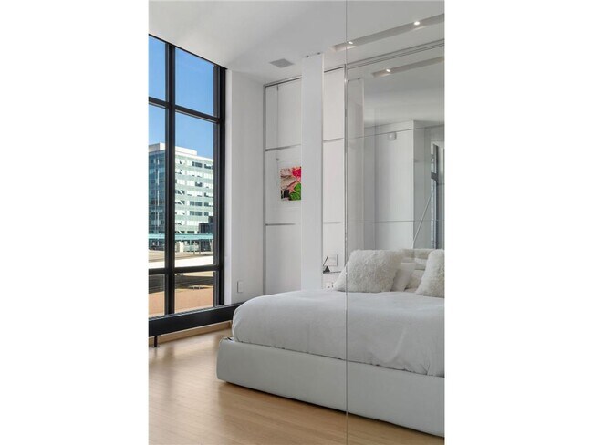 Building Photo - 201 S 11th St