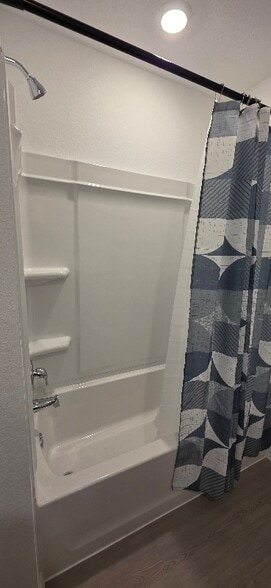 Building Photo - 115 Kings Row Ln