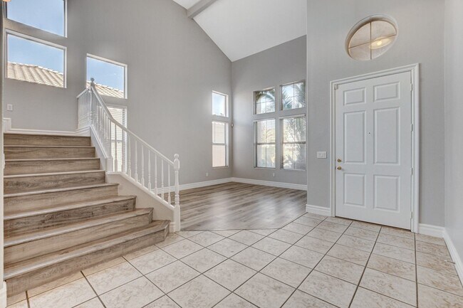 Building Photo - MASSIVE 5 BEDROOM, 2 STORY HOME IN DESIRABLE RHODES RANCH GOLF COURSE COMMUNITY!