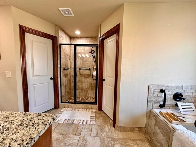 Building Photo - 3 bed, 2 bath home in Moore - Move in Deposit-Free! (If Qualified)