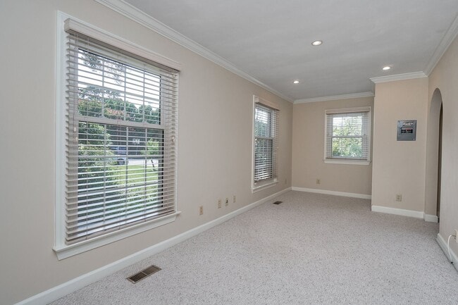 Building Photo - 2406 Jib Cir