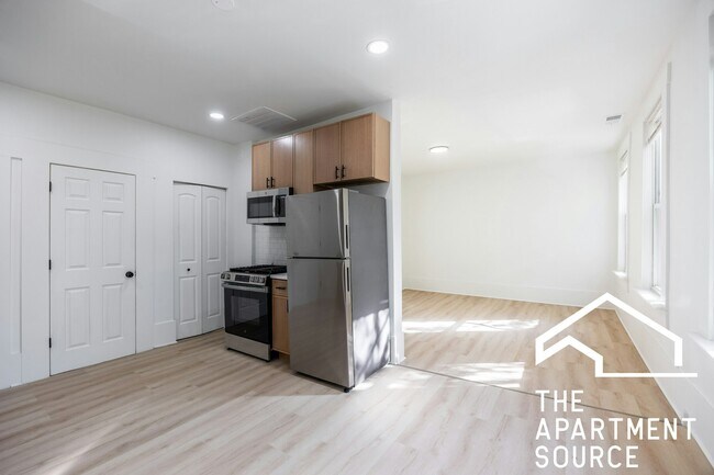 Building Photo - 2301 N Leavitt St