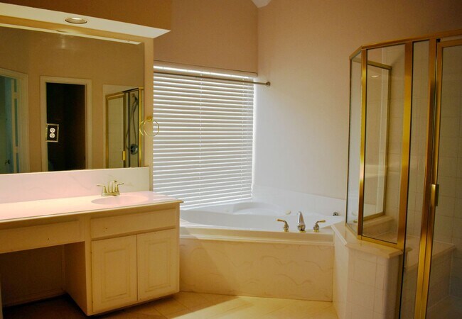 Building Photo - House For Lease in Plano