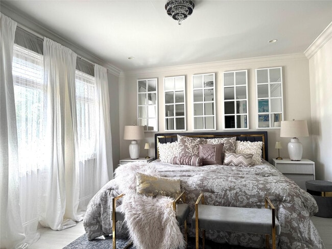 Building Photo - 1010 NE 8th Ave