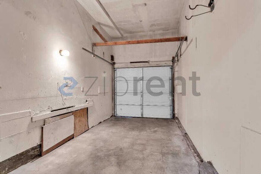 Building Photo - Unit 3400