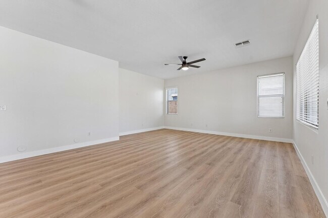 Building Photo - 18024 W Maui Ln