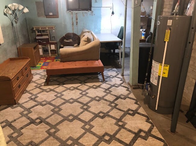 Building Photo - Single-Family Home in Greenbush Neighborhood!