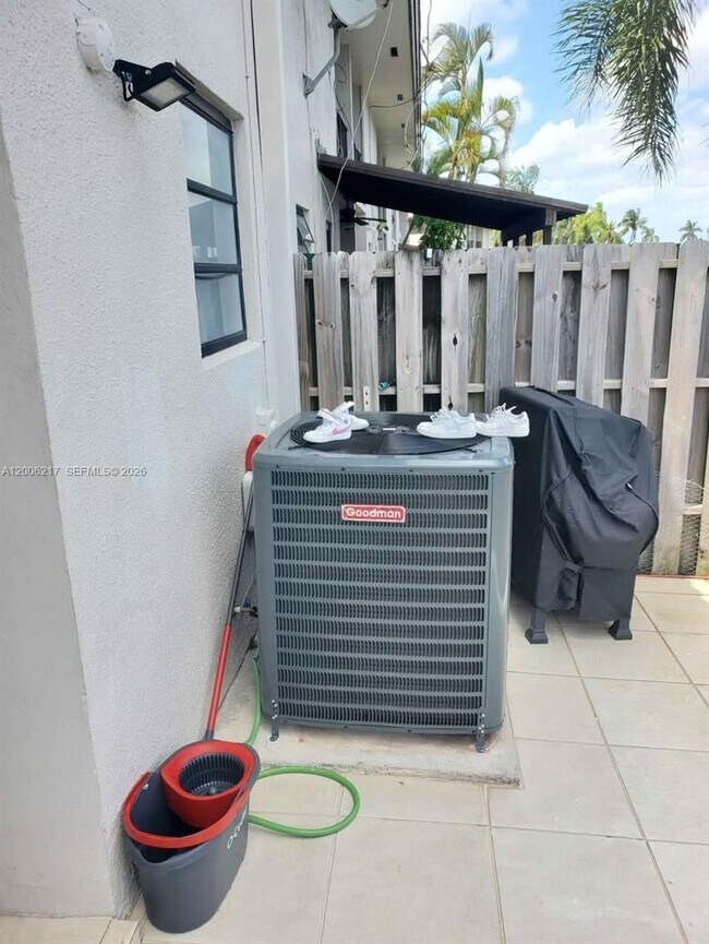 Building Photo - 13420 SW 62nd St