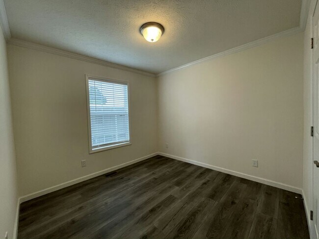 Building Photo - 491 Hillcrest Ln