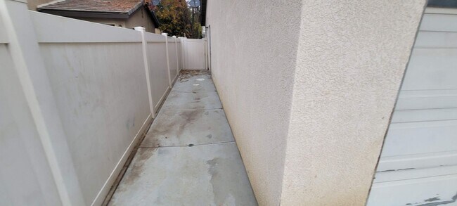 Building Photo - 1262 Garrett Way