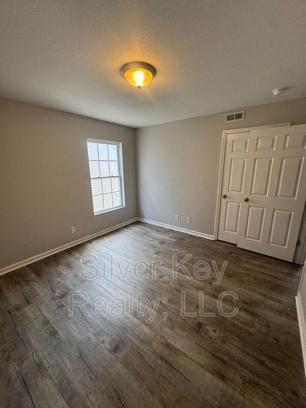 Building Photo - 268 Willow Creek Drive