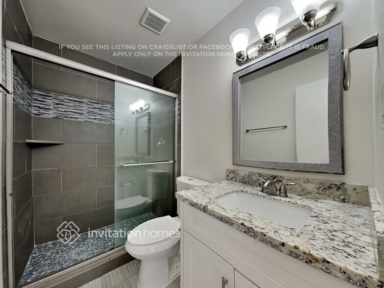 Building Photo - 1524 E Alameda Dr