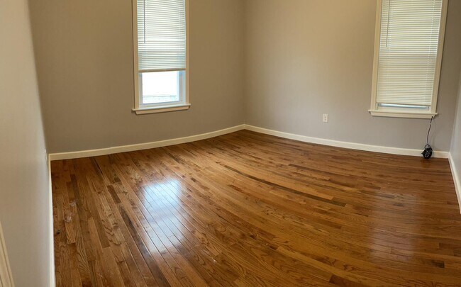 Building Photo - 137 Tecumseh St