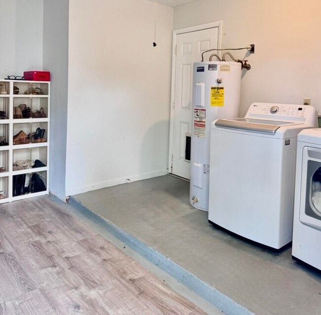 Building Photo - 1703 NE 25th Terrace