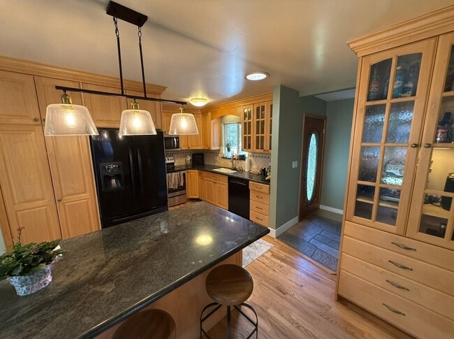 Building Photo - 3759 Alta Loma Dr E