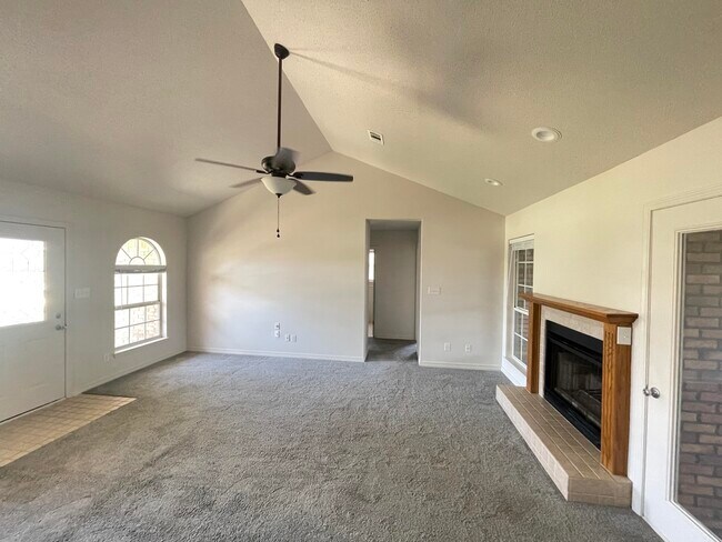 Building Photo - 2212 Peachwood Ct
