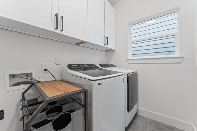 Building Photo - 1228 Wycliffe Dr