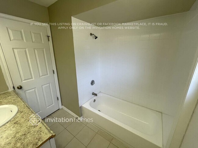 Building Photo - 1475 Paxton Terrace