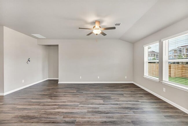 Building Photo - 102 Greenspire Ln