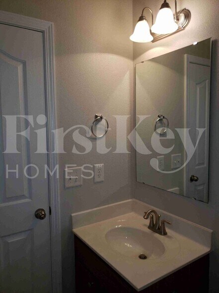 Building Photo - 1415 Paulonia Way