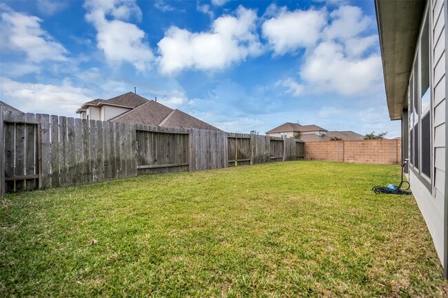 Building Photo - 2502 Ocean Key Dr