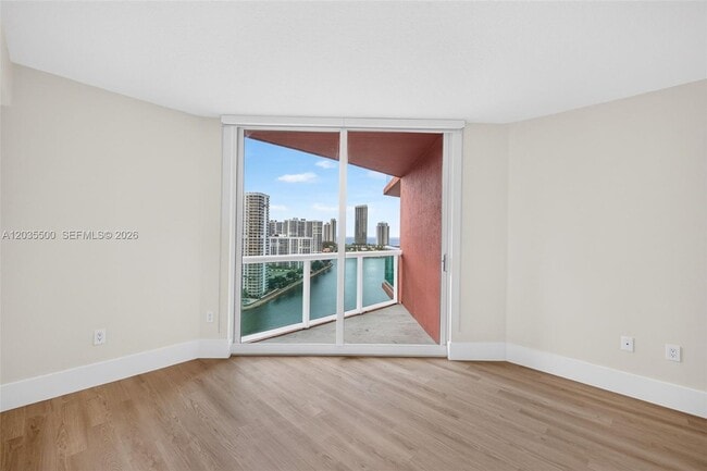 Building Photo - 3370 Hidden Bay Dr