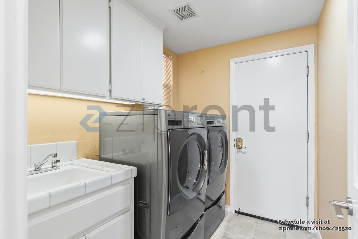 Building Photo - Unit