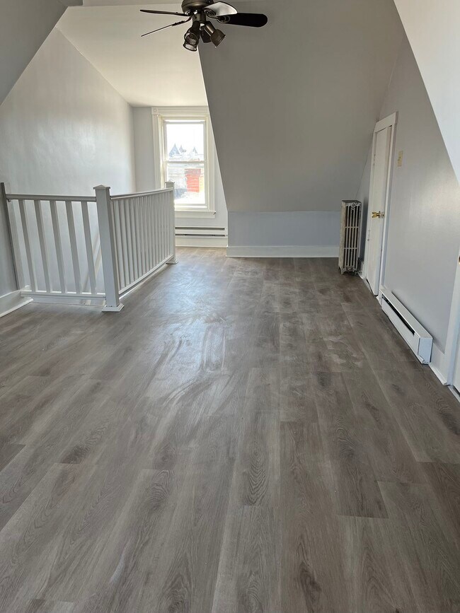 1st Bedroom - 332 Franklin St