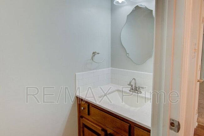 Building Photo - 1229 Llewellyn Ave