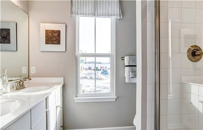Building Photo - Lovely Townhouse in Benns Grant!