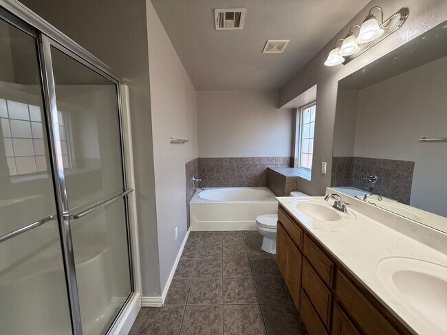 Building Photo - 4 BED! Cozy Home on Large CORNER Lot!