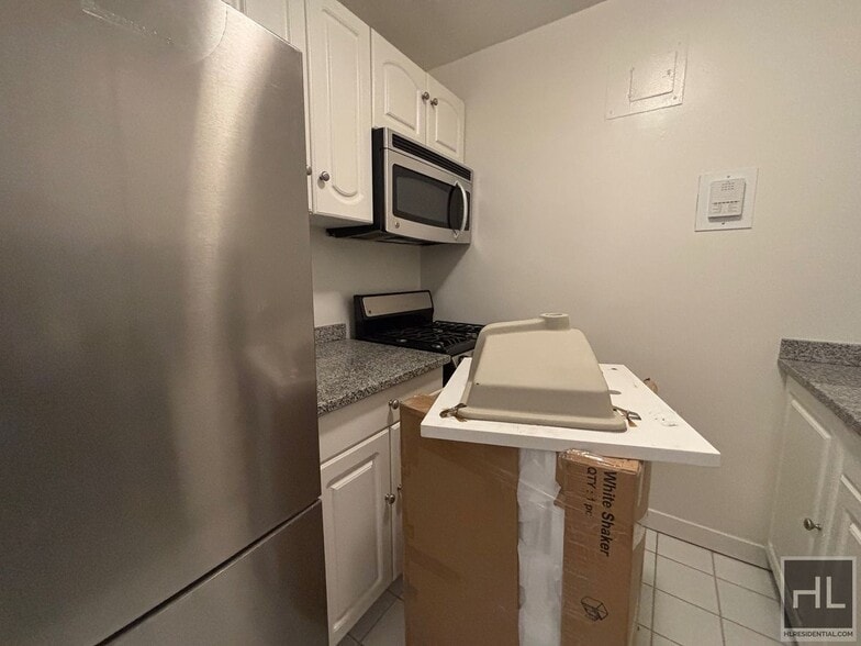 Building Photo - Fourth Avenue