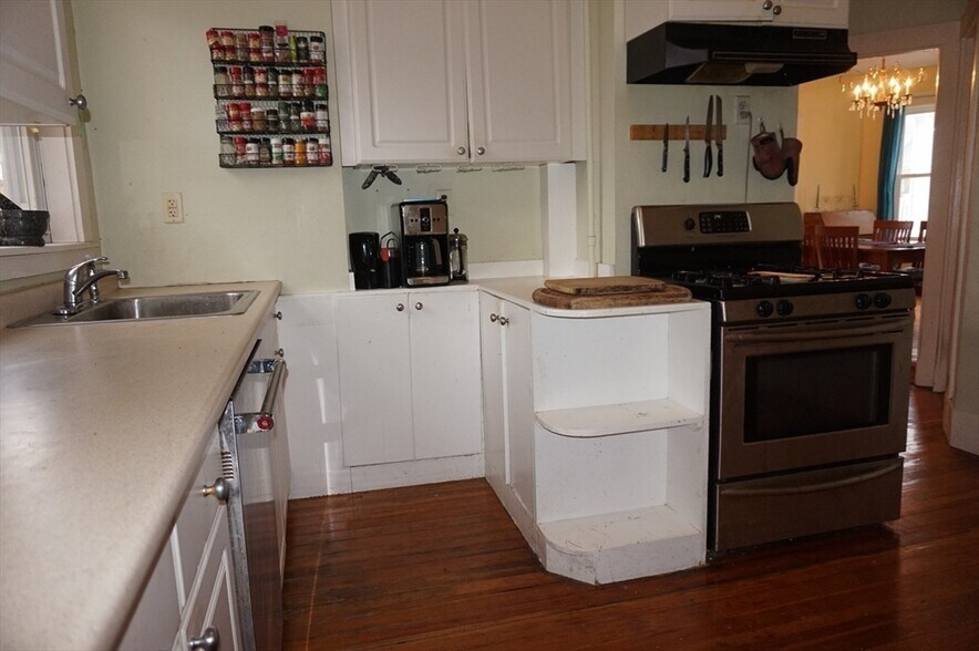 Building Photo - 52 Patten St