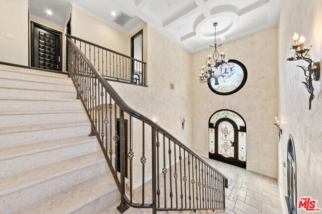 Building Photo - 458 Flores St