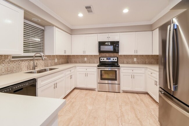 Building Photo - 3824 Evergreen Dr