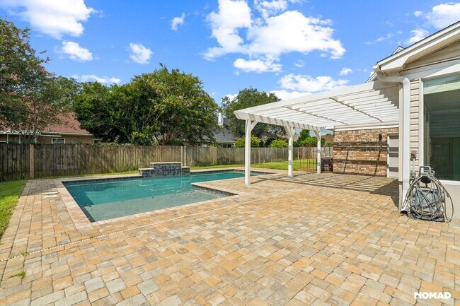 Building Photo - Spacious 4BR House in Pensacola; Pool