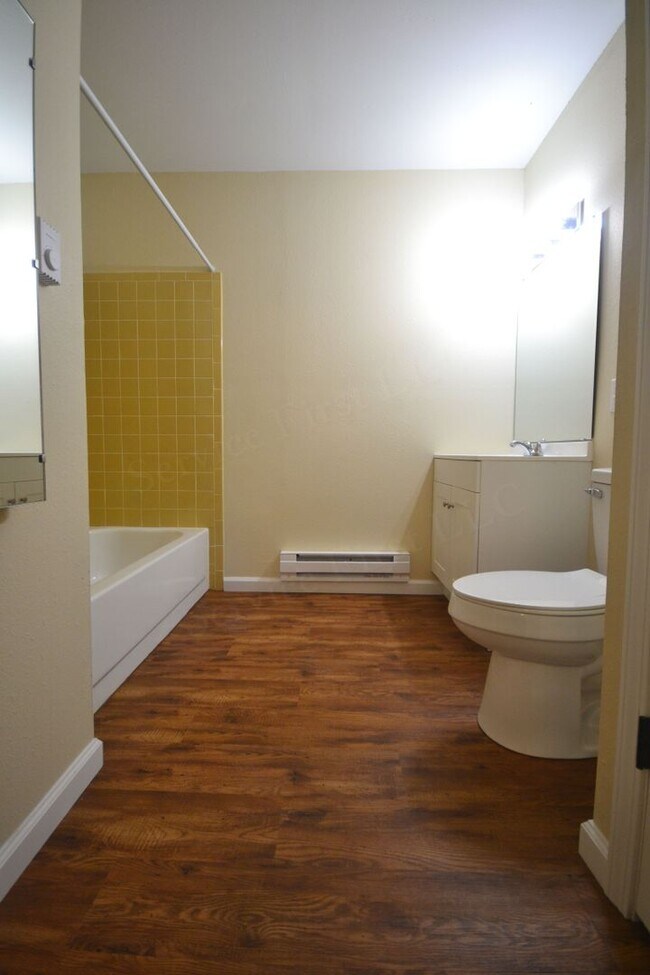 Building Photo - Longton Apartments