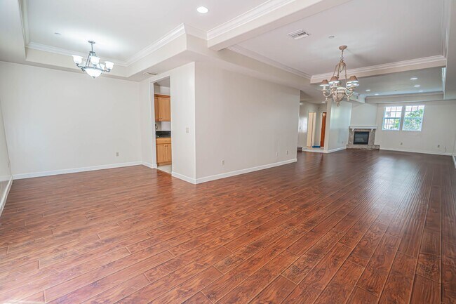 Building Photo - Spacious 3-Bedroom Condo with Underground ...